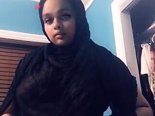 Rondborstig Paki-meisje Zainab