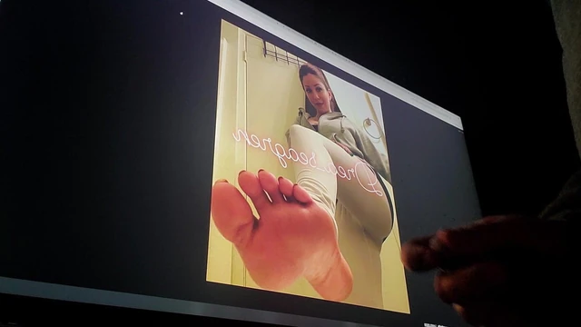 Andrea feet edge