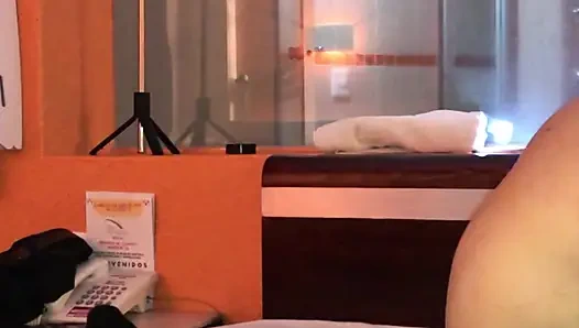 Горячая милфа сосет член как шлюха всю ее глотку