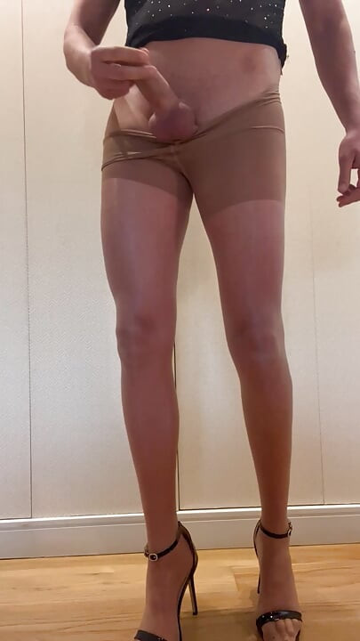 CD girl cums in stockings