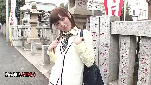 Сексуальное приключение Карин Айзавы на улице: интимный взгляд на ее моменты скрытой камерой