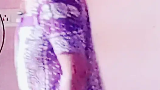 Meine verheiratete exfreundin mit dicken titten hat ihr kleidwechsel-video geschickt