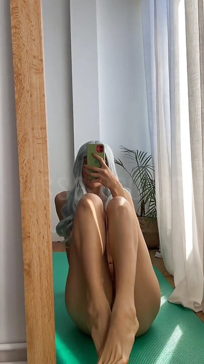 Vizitează-mi fanpage-ul și bucură-te de acest videoclip delicios pe care l-am făcut după o rutină de yoga
