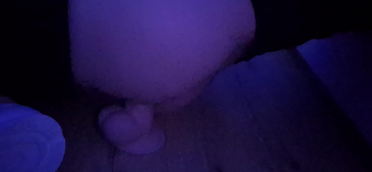 ディルドで揺れる