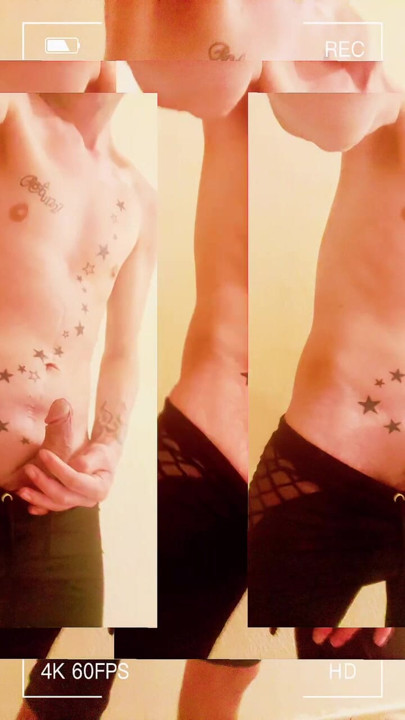 Here is until my tattoo is going and at the same time I let you imagine sucking my beautiful cock #bite #minet #lgbt #pornstar #sexe #suisse #