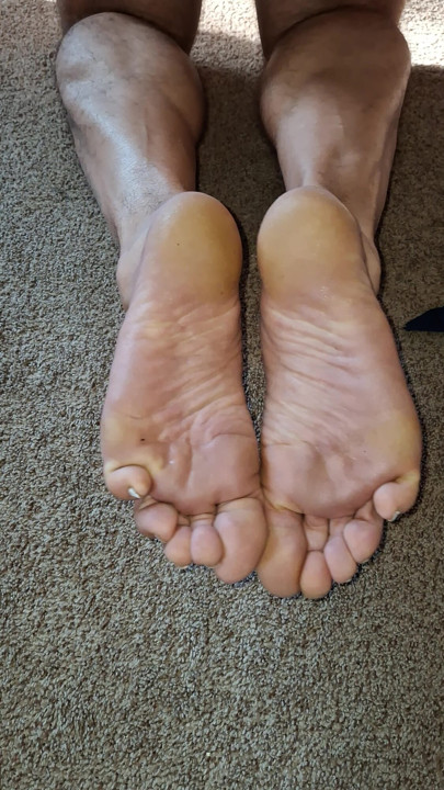 Shoot a big thick load all over my soft wrinkled soles
