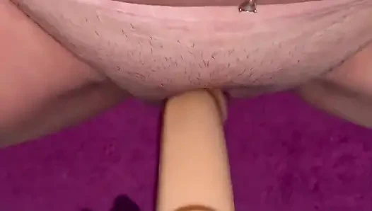 Gadis imut lagi muasin memeknya pakai dildo