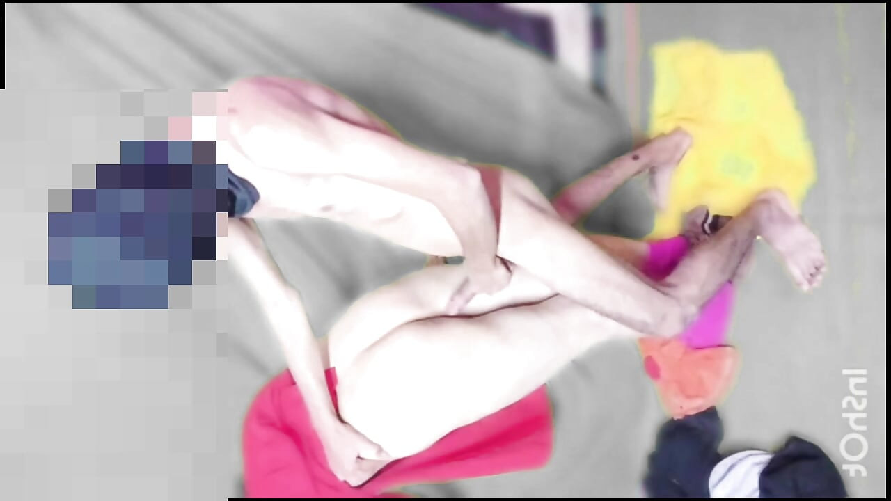 ฉันโกรธมาก ลูกพี่ลูกน้องชายเซอร์ไพรส์ฉันที่ได้เห็นเธอ เธอนอนแก้ผ้า เขามาและขอให้กูกดนมใหญ่