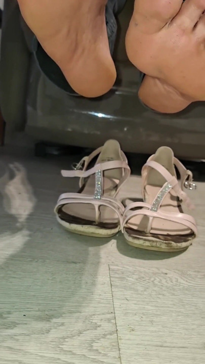 Stay ignored at my feet and dirty sandal | Clip 2