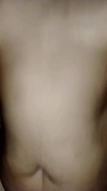 देखने का बिंदु मेरे पड़ोसी की पत्नी को अच्छी चुदाई दे रहा है । क्लिप 1