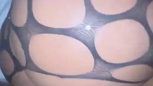 Siyah üvey kız kardeşini sikiyor ve amının içine boşalıyor