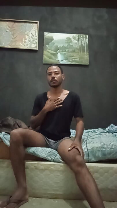 Dark-haired pauzudo masturbates