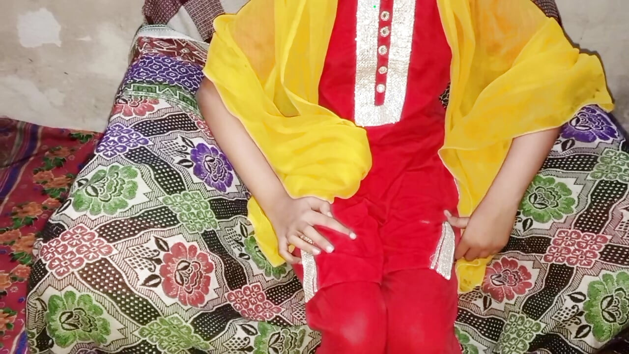 Desi Maal Ko Ghar Pe Bulakar Choda Doggystyle men