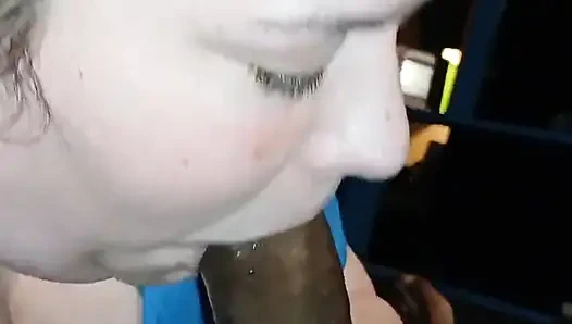 Tenggorokan pawg ini luar biasa