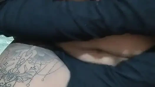 Sonam adalah perawat yang terobsesi dengan penis itu.