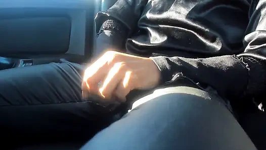 Исследую на улице с моей секс-игрушкой