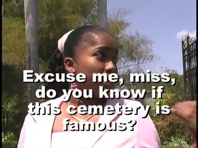 白人解开黑人女孩的胸罩并玩弄她的奶子