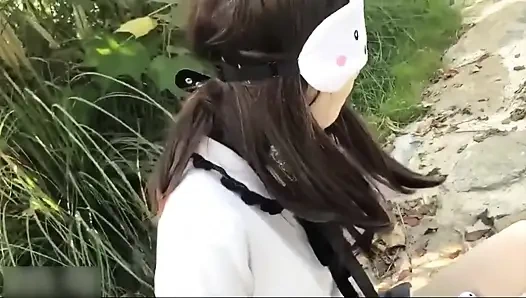 Gadis bdsm di luar ruangan