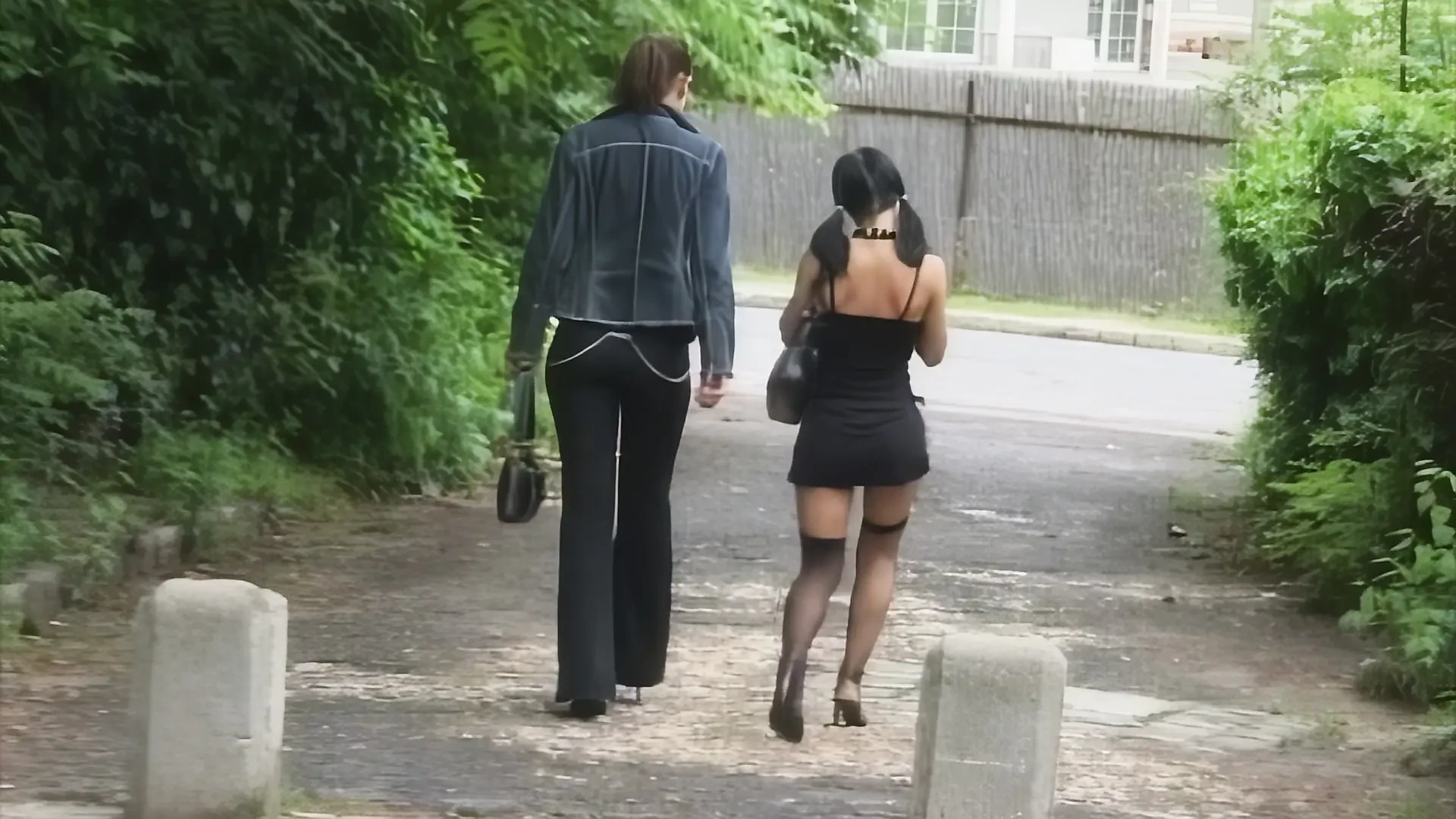 Angelina Crow - doggy style,threesome