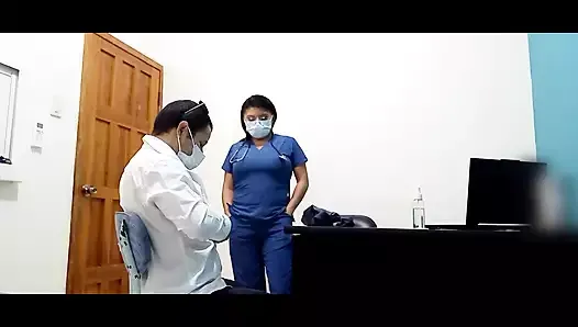 Znowu poszedł wirusowy !! Pielęgniarka prosi pacjenta o seks w gabinecie lekarskim, zgadnij, co się stało?