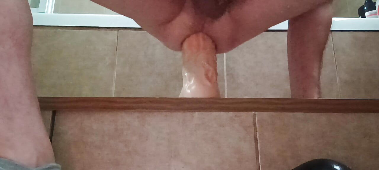 A new acquisition makes its appearance and breaks my pussy