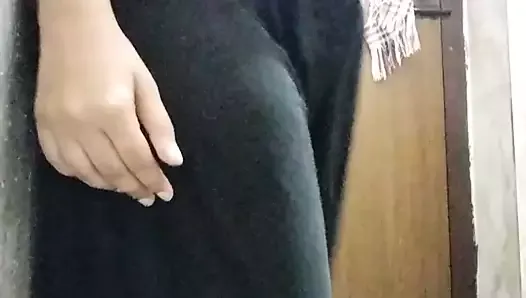 Desi Indian Girl Ko Nangi Dekha Bathroom M Choot Mai Ungli Krte Hue