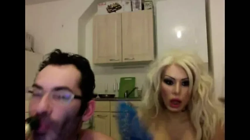 Tranny trong những giấc mơ của bạn được fuck
