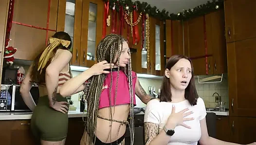 Bu sapık üçlü kız arkadaşlarının ağzını sert sikiyor ve daha fazla eğleniyor