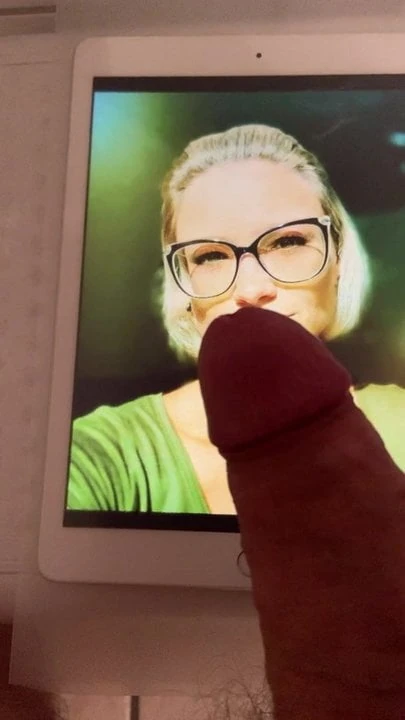 Wank and cumshot for Lil-Jennie