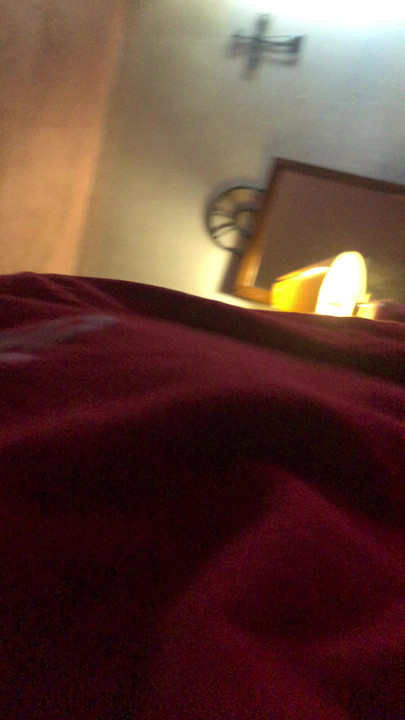 SEKSOWNA MŁODA ŻONA DOSTAJE TWARZ ZERŻNIĘTĄ PRZEZ MĘŻULEK