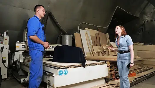 Kenikmatan pabrik: dobel penetasi pakai fuckmachine