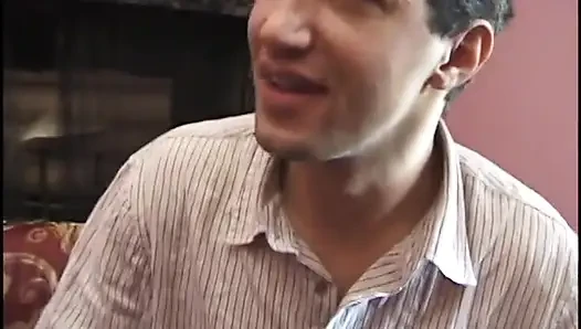 Büyük götlü zenci kadın beyaz bir adam tarafından sikiliyor ve dölleniyor