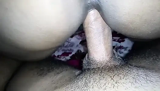 Жестко сидящую киску трахают!!! Хардкорная 18-летняя девушка Индии трахается