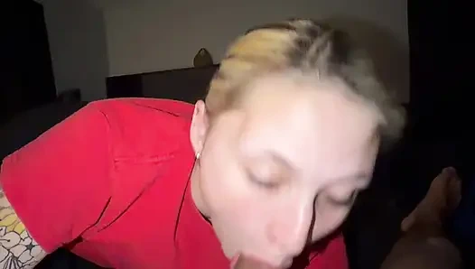 Mulut cewek nakal rambut pirang ini dientot habis-habisan sampai dicrot di dalam