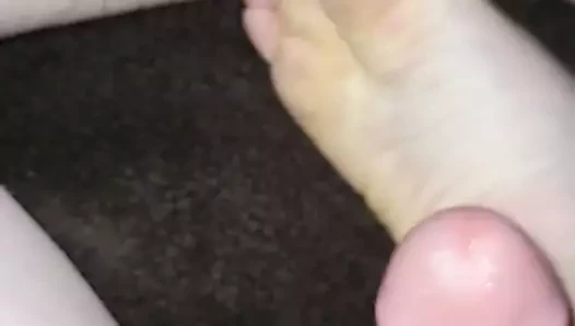 Twink squirts üzerinde ayaklar
