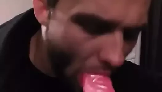 Beyaz oğlan derin boğaz pembe yapay penis