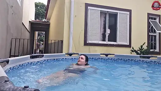 Deine Schlampen-nachbarin Zeigt Sich Im Pool