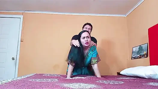 Ich fand eine indische Tante allein zu hause und fickte sie von hinten.