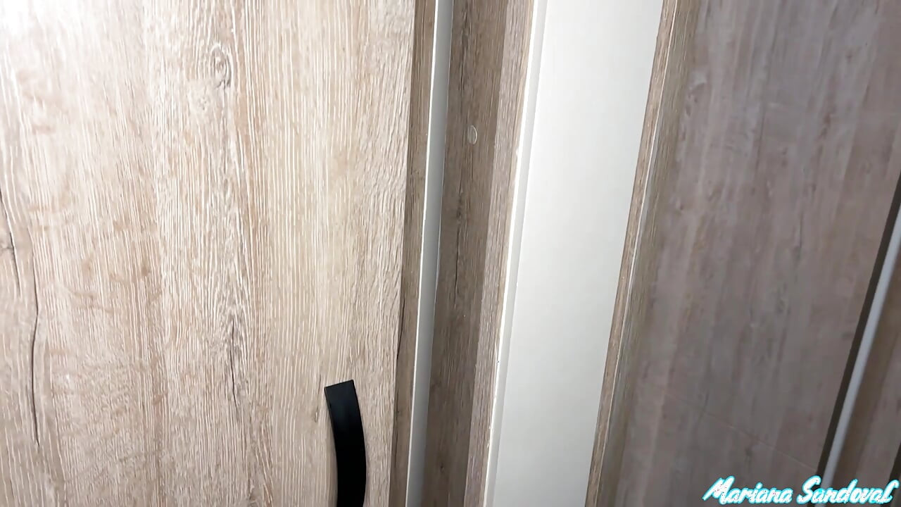 Thief with big cock BBC enters to steal a Colombian Milf and eats her tight pussy - Mariana Sandoval