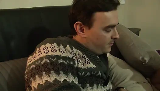 Pirang pantat besar disetubuhi dengan keras oleh saudara tiri