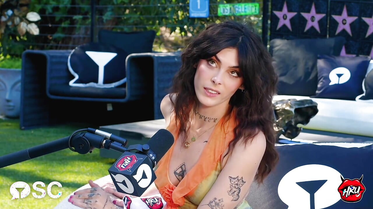 Genna james dientot habis-habisan sama salah satu rising star terpanas di webcam