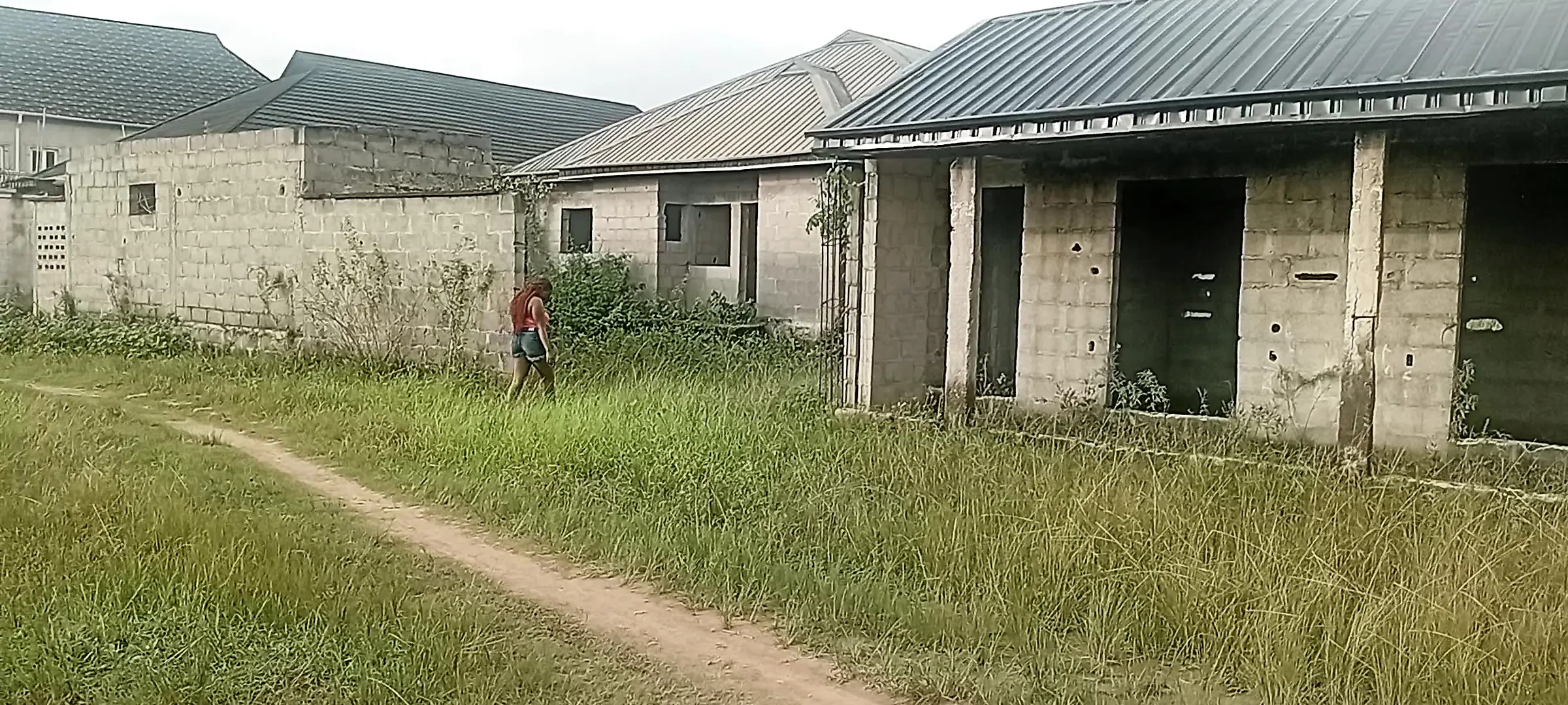Taking His Two Wives to Go and Fuck in Uncompleted Building