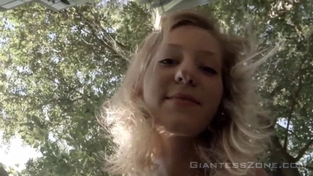 GODDESS DOUBLEDTROUBLED GIANTESS