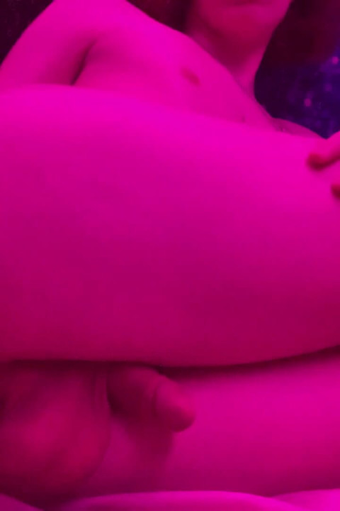 Ahen si cewek hot rambut merah lagi asik muasin memeknya pakai dildo favoritnya