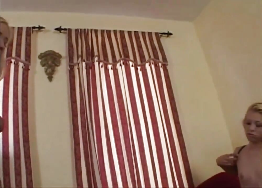 Ateşli beyaz seksi bir vücudun içinde büyük zenci yarağı