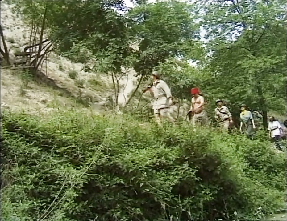 Lins de pizdă cu degetul și futai în trei în pădure