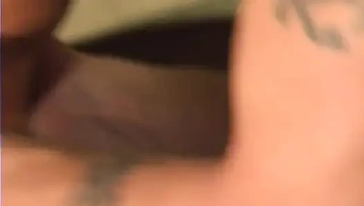 Cuie pie si cewek rambut cokelat lebih suka ngentot pakai sepatu bot kulit hitamnya
