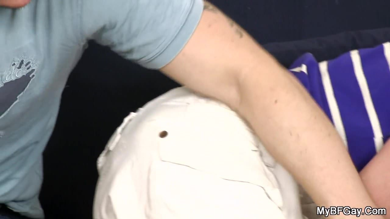 Gay boyfriend drills his ass