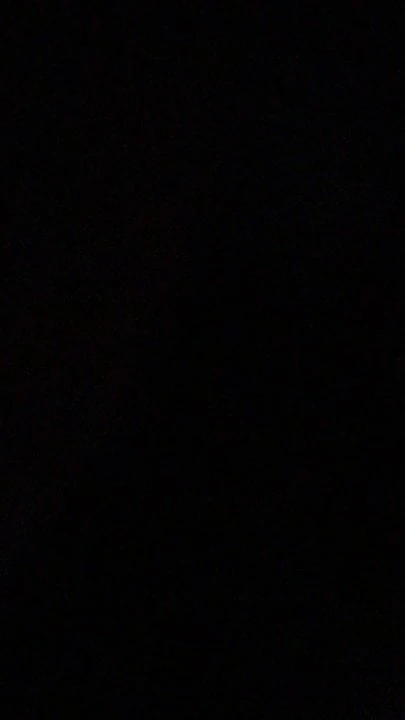 Кричащая худенькая доминиканка