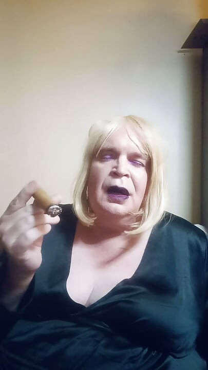Partea 4 - BBW TV discutând despre anii ei mulți în lumea BDSM și Kink